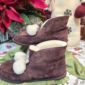 UGG Slippers womens size 9 Chocolate Brown